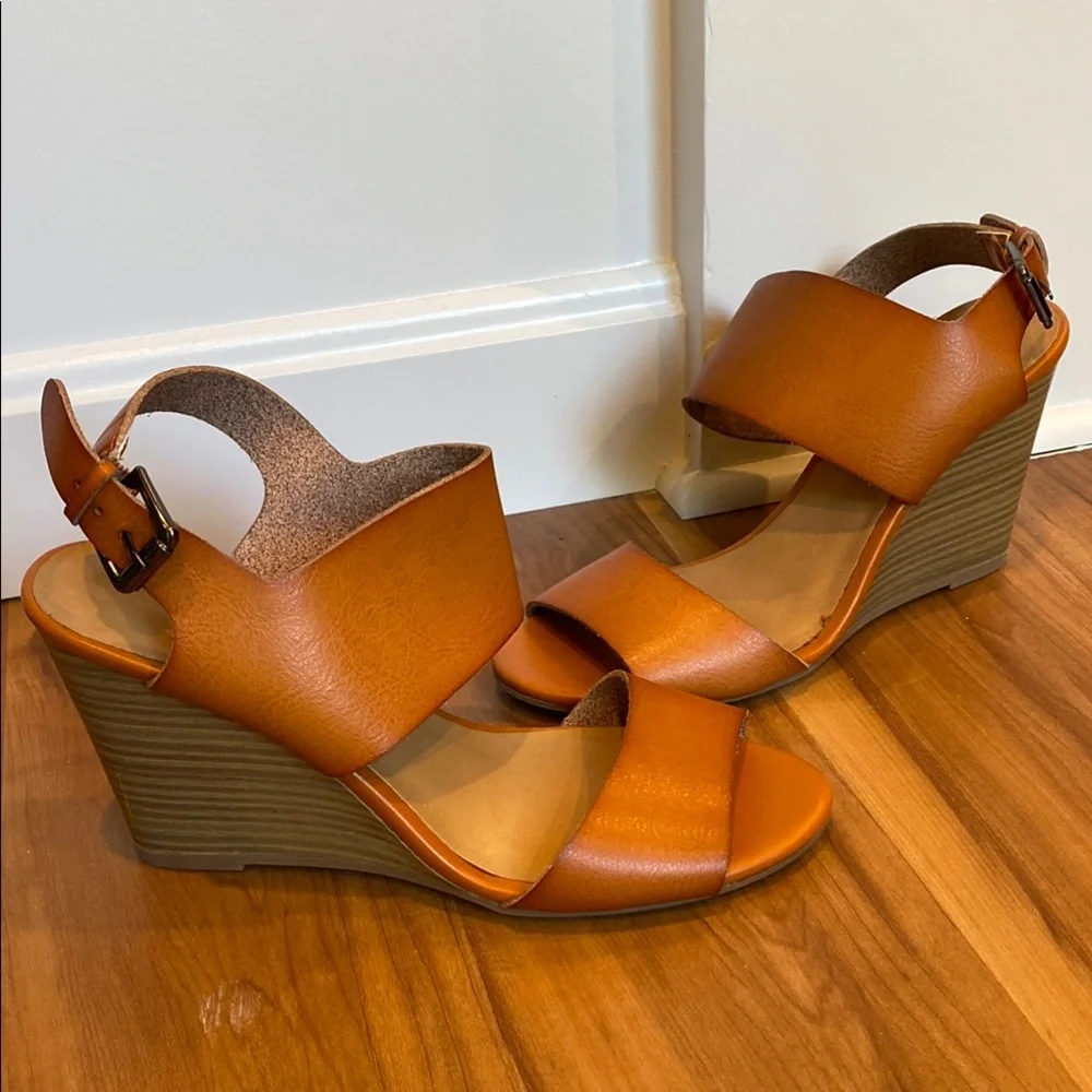 Old Navy Brown Orange Wide strap Pleather Wedge Heel Sandals w Buckle - Picture 1 of 11
